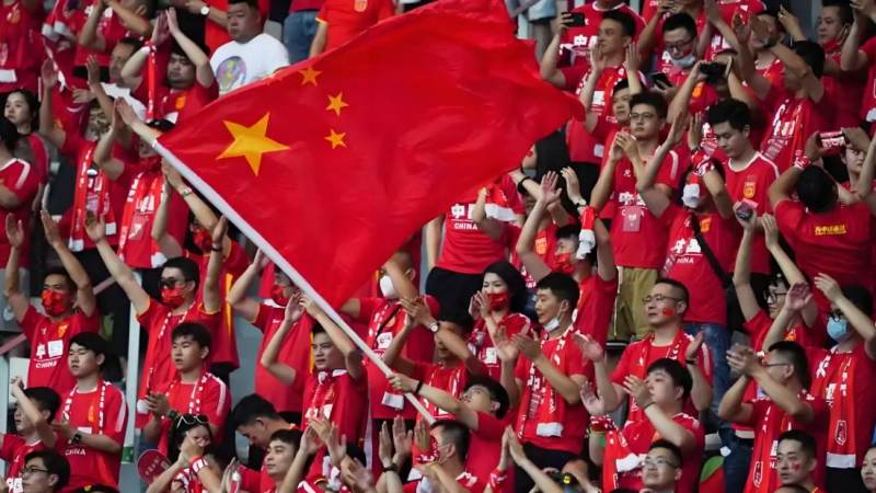 欧冠转会窗口期媒体内容供给节奏变化有哪些规律